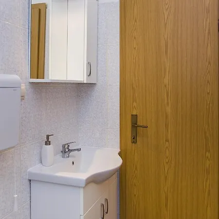 アパート Zuronja 14095b Putniković