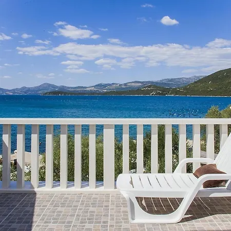 Zuronja 14095b アパート Putniković